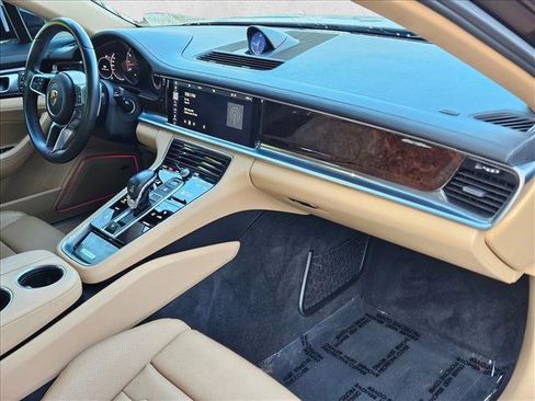 Used 2019 Porsche Panamera image 22