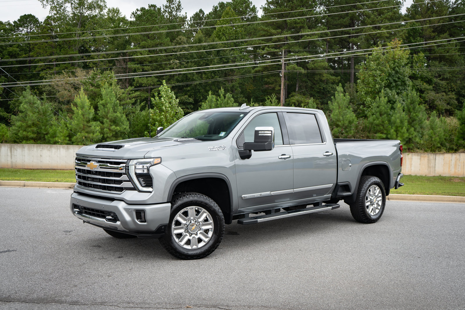 Used 2025 Chevrolet Silverado 2500 High Country w/ Technology Package AWD/4WD image 4