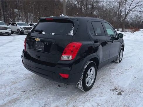Used 2022 Chevrolet Trax LS w/ Tint and Cruise Package image 8