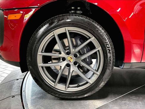 Used 2025 Porsche Macan AWD/4WD image 13