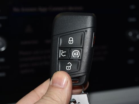 New 2026 Volkswagen Taos SE image 14