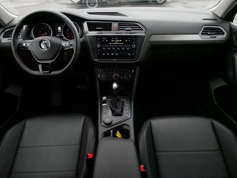 Certified 2020 Volkswagen Tiguan SE w/ Panoramic Sunroof Package image 10