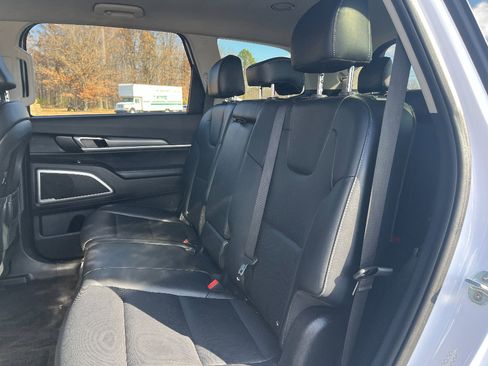 Used 2022 Kia Telluride LX image 15