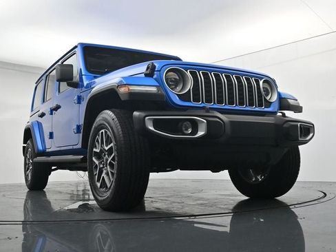 Used 2025 Jeep Wrangler Unlimited Sahara AWD/4WD image 32