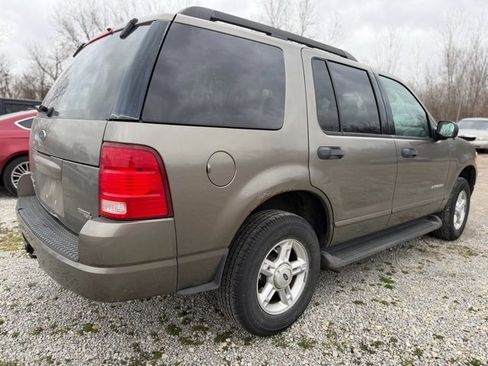 Used 2005 Ford Explorer XLT image 4