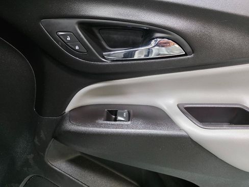 Used 2022 Chevrolet Equinox LS FWD image 27