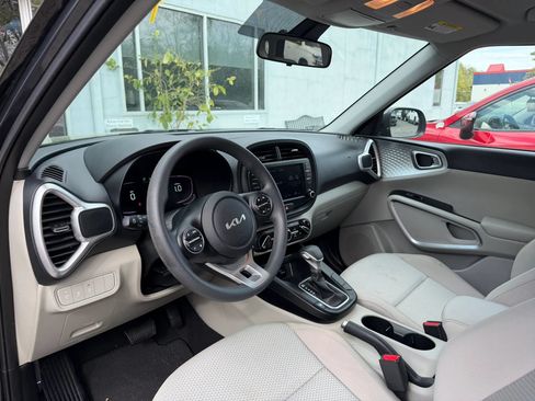 Used 2024 Kia Soul LX FWD image 10
