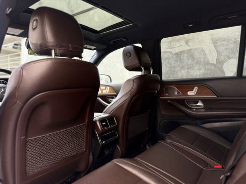 Used 2021 Mercedes-Benz GLS 450 4MATIC image 23