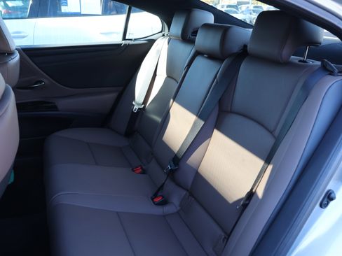 Used 2025 Lexus ES 350 w/ Premium Package image 34