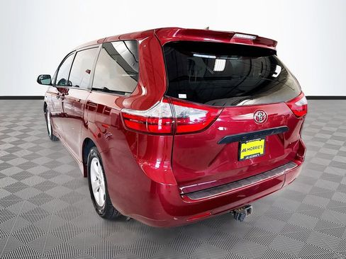 Used 2020 Toyota Sienna L image 33