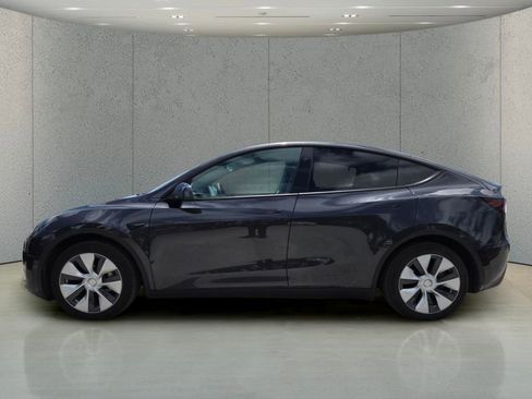 Used 2024 Tesla Model Y 2WD image 7