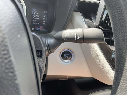 Used 2022 Toyota Corolla LE w/ LE Convenience Package FWD image 27