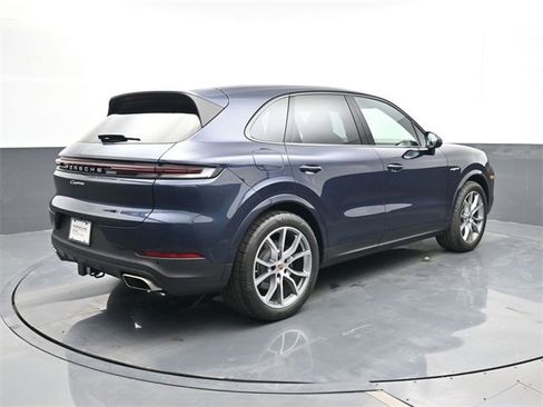 Used 2025 Porsche Cayenne E-Hybrid image 23