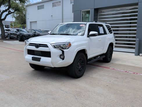 Used 2023 Toyota 4Runner SR5 Premium w/ Moonroof Package AWD/4WD image 5