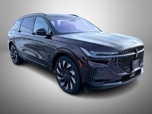 Used 2024 Lincoln Nautilus Reserve w/ Equipment Group 202A image 3