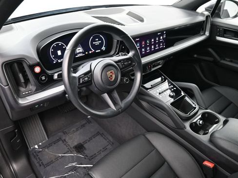 Certified 2024 Porsche Cayenne AWD/4WD image 4