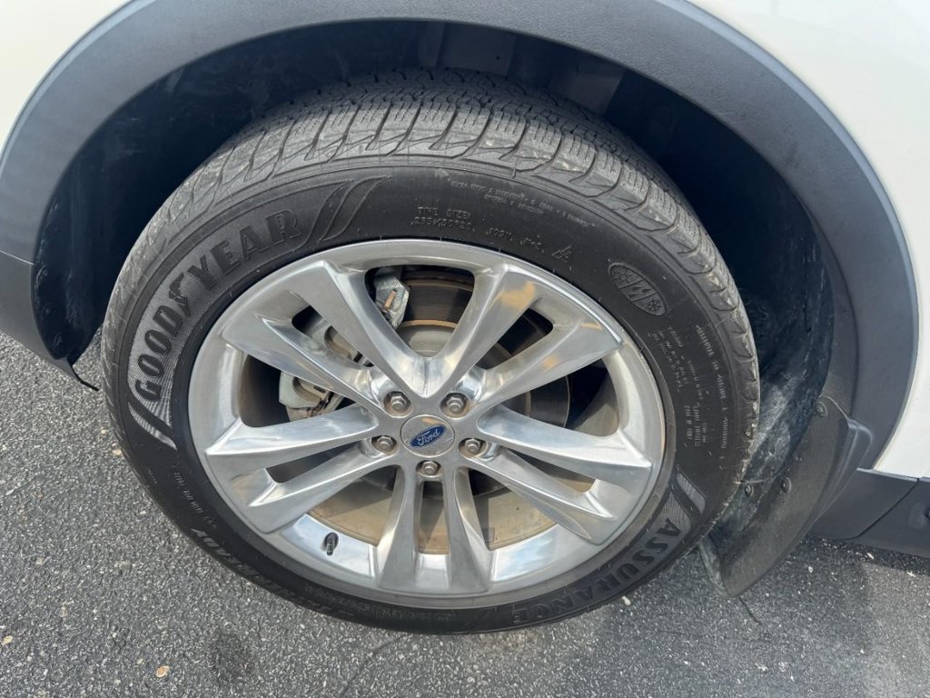 Used 2018 Ford Explorer XLT w/ Equipment Group 202A AWD/4WD image 9