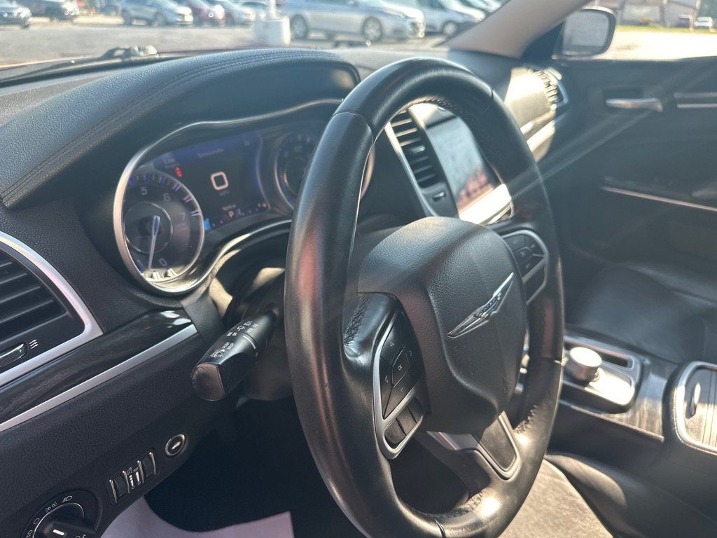 Used 2018 Chrysler 300 Touring L RWD image 23