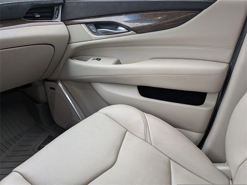 Used 2018 Cadillac Escalade Luxury image 19