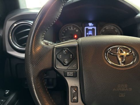 Used 2018 Toyota Tacoma TRD Sport image 16