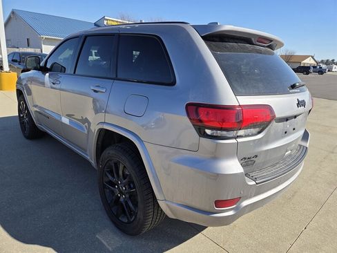 Used 2019 Jeep Grand Cherokee Altitude image 5