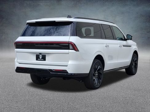 New 2026 Lincoln Navigator L Reserve w/ Jet Appearance Package AWD/4WD image 7