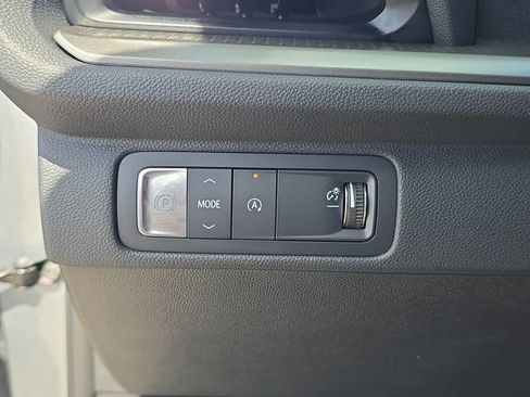 Used 2025 Chevrolet Traverse LT w/ Driver Confidence Package FWD image 23