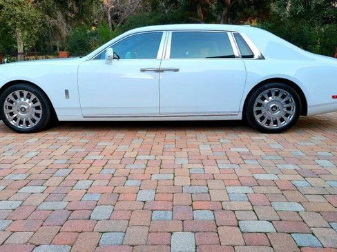 Used 2019 Rolls-Royce Phantom Extended Wheelbase RWD image 2