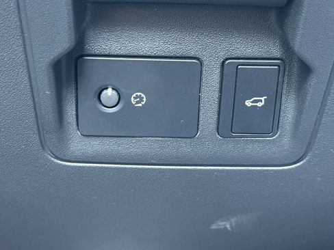 Used 2023 Land Rover Range Rover Velar R-Dynamic S image 37