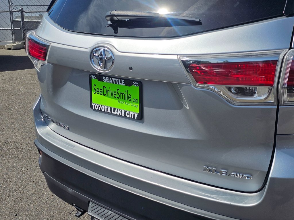 Used 2016 Toyota Highlander XLE AWD/4WD image 13