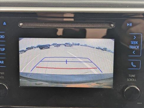 Used 2017 Toyota Corolla LE image 12