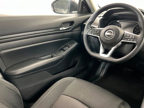 Used 2024 Nissan Altima 2.5 SV image 12