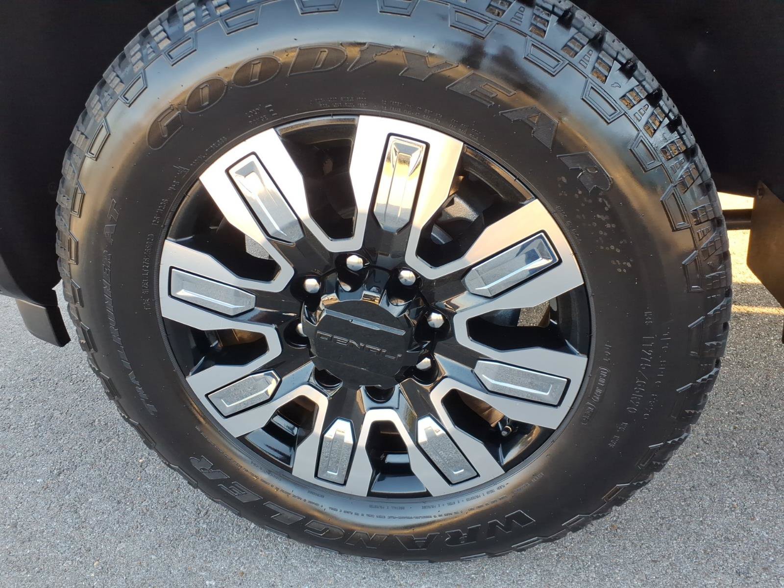 Used 2026 GMC Sierra 3500 Denali AWD/4WD image 9