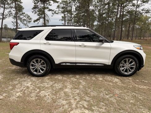 Used 2023 Ford Explorer XLT w/ Equipment Group 202A image 6