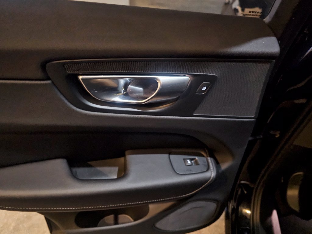 Certified 2024 Volvo XC60 T8 Ultimate w/ Protection Package Premier AWD/4WD image 16