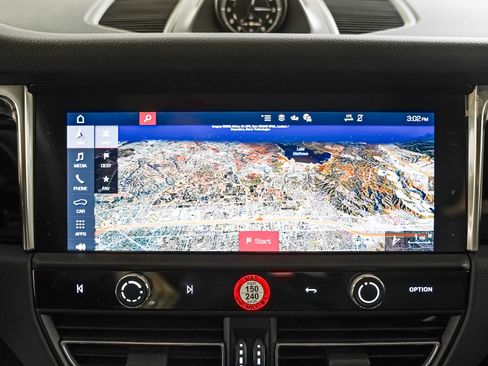 Certified 2025 Porsche Macan image 23