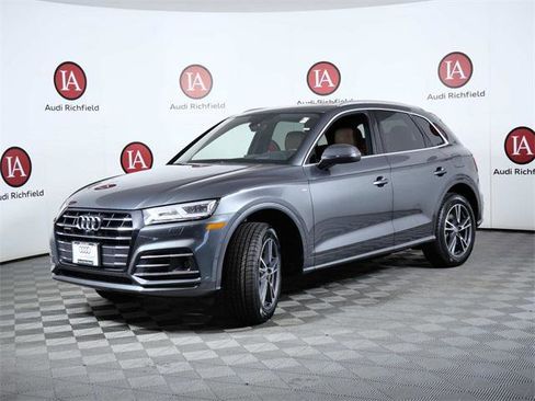 Used 2020 Audi Q5 e Prestige w/ Prestige Package image 4