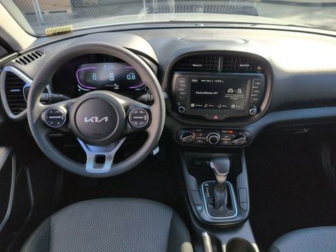 Certified 2025 Kia Soul LX w/ LX Technology Package FWD image 28