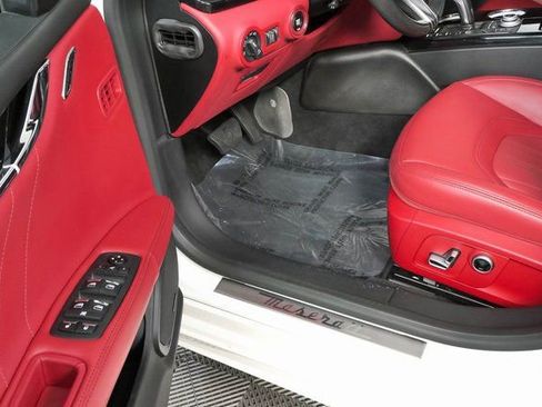 Used 2022 Maserati Quattroporte Modena RWD image 9