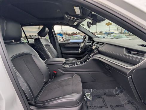 Used 2023 Jeep Grand Cherokee Altitude image 10