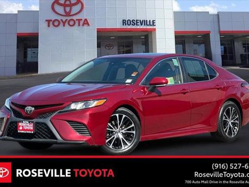 Certified 2018 Toyota Camry SE w/ Moonroof Package image 1