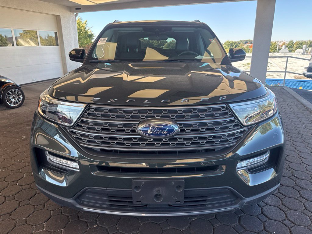 Used 2023 Ford Explorer XLT w/ Equipment Group 202A AWD/4WD image 2