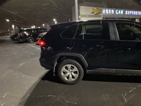 Used 2022 Toyota RAV4 LE image 3