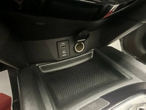 Used 2017 Nissan Rogue SV AWD/4WD image 24