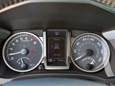 Used 2020 Toyota Tacoma SR5 RWD image 17