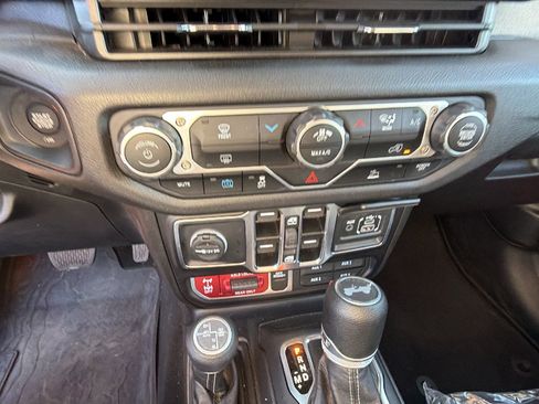 Used 2025 Jeep Wrangler Willys image 33