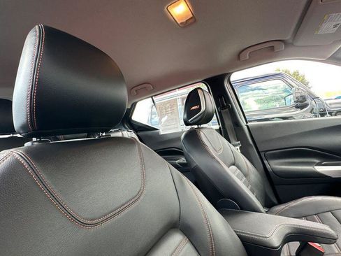 Used 2020 Nissan Kicks SR w/ SR Premium Package FWD image 17