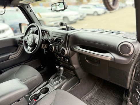 Used 2018 Jeep Wrangler Unlimited Sport S image 9