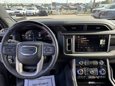 Used 2024 GMC Yukon XL Denali w/ Denali Reserve Package image 17