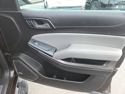 Used 2018 Chevrolet Suburban LT image 17